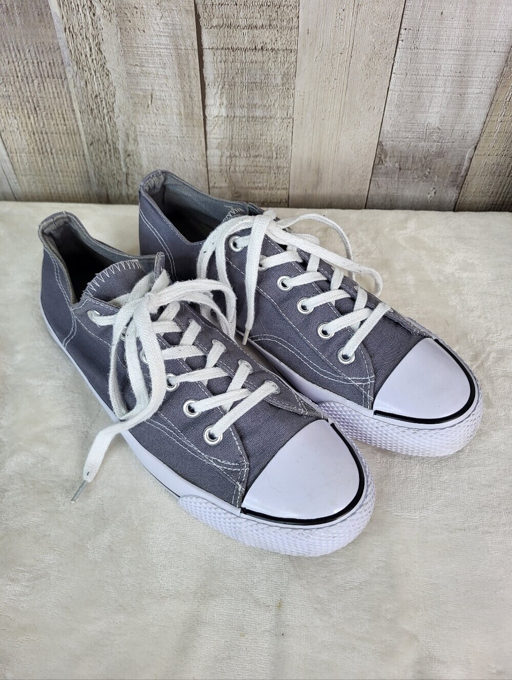 AIRWALK Grey Canvas Low-Top Lace-Up Sneakers. Mens Size 9